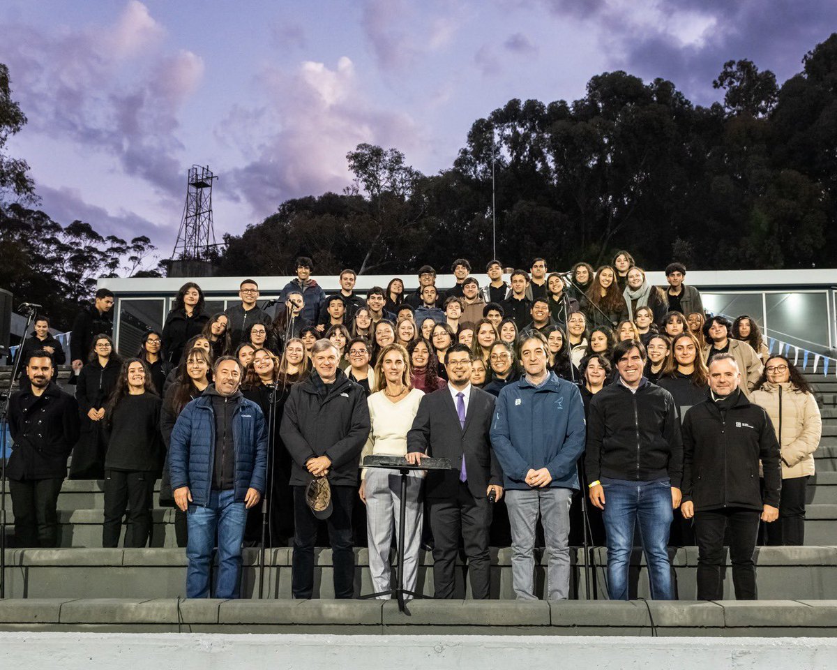 En el estadio Charrua el Coro Juvenil del <a href="/Sodre_Uruguay/">Sodre</a> canto’ los himnos de 🇺🇾 y 🇳🇦 en actividad coordinada con la <a href="/UyDeporte/">Secretaría Nacional del Deporte</a> <a href="/RugbyUruguay/">U.R.U.</a> <a href="/Sebabauza61/">Sebastián Bauzá</a> <a href="/ferraripabloUY/">Dr. Pablo FERRARI</a> <a href="/pdasilve/">Pablo da Silveira</a> <a href="/adeladubra/">Adela Dubra</a> <a href="/Diegosrega/">Diego Silveira Rega</a> <a href="/mederosvic/">Víctor Mederos</a> <a href="/urrutia_horacio/">Horacio Urrutia</a>