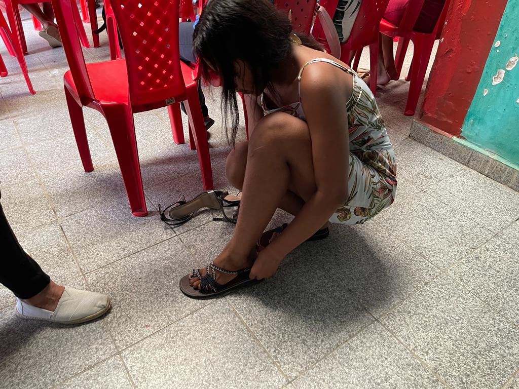 pstroybrewer's tweet photo. One more to leave you with for the day. This is the exact  moment we rescued a child in Colombia from Prostitution. Leanna took off her shoes and gave them to this 13 year old to replace her 3 inch heels and declare a new walk in #Jesus!. She's safe now. Good night my friends. https://t.co/YG0OZZjaao