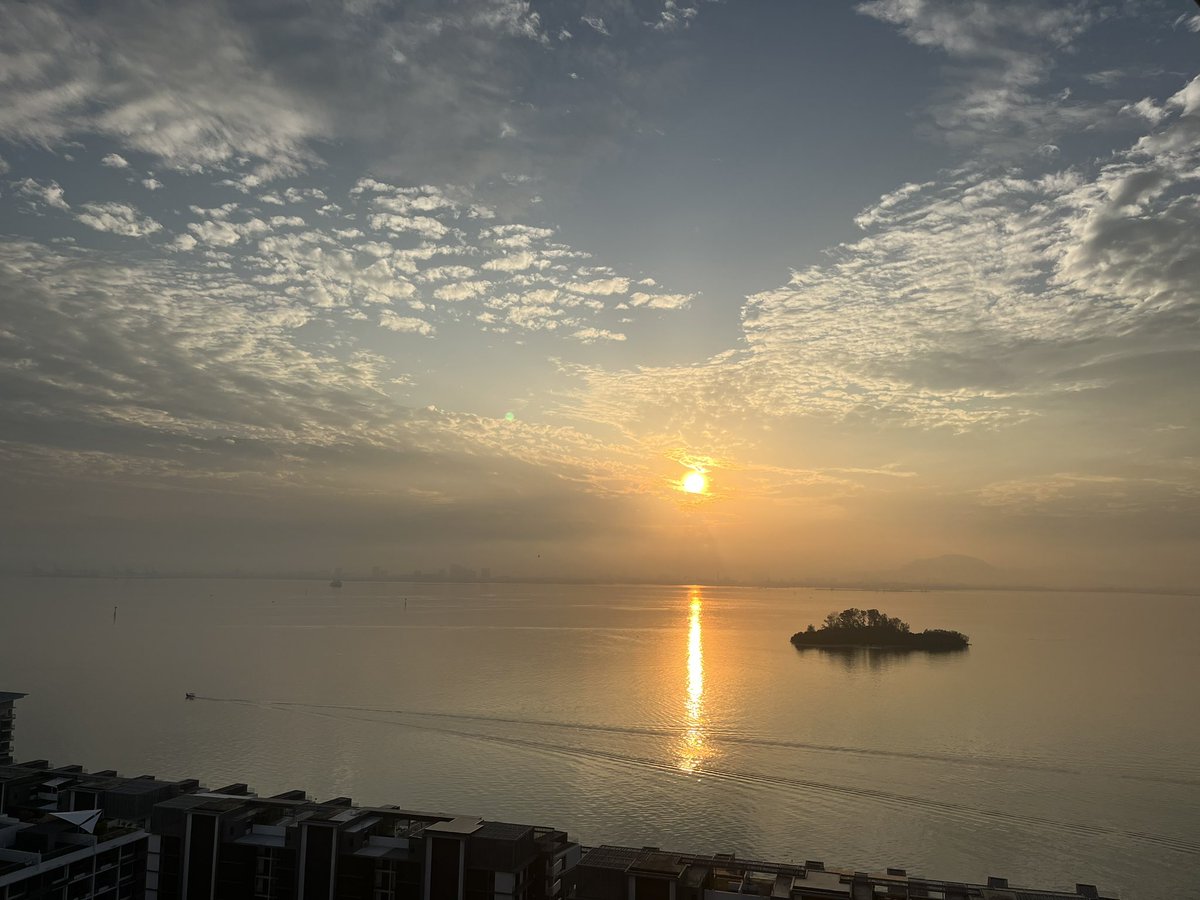 HeadDulwichSG's tweet photo. Fantastic Suzhou Ren reunion in Penang this weekend. There is something special about Dulwich College Suzhou which binds people together. The connections stand the test of time. #DCSZ #Suzhouren #friendship #Dulwich https://t.co/OWfGngYdcE
