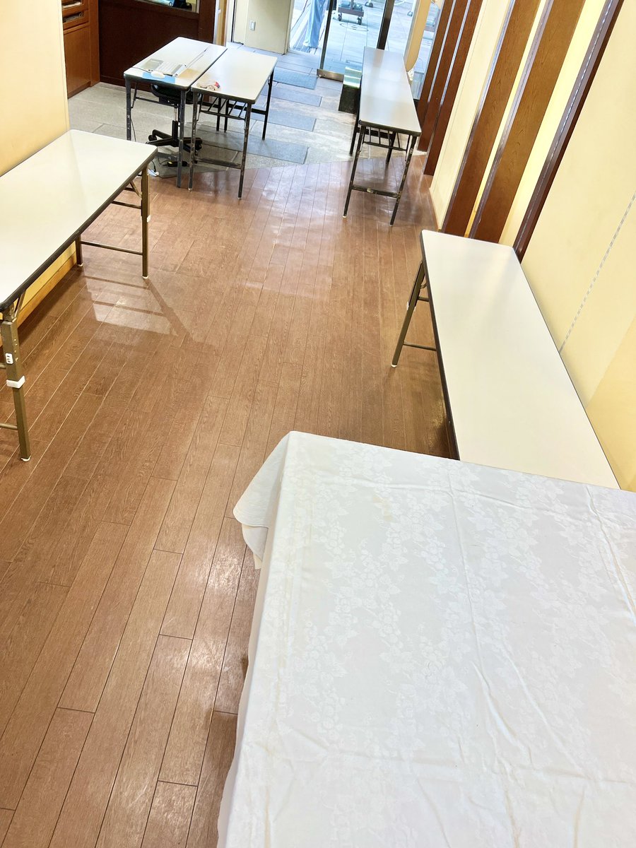 t_kimonokanouya's tweet image. 会場の準備完了！
あとはこびとさんが来るのを待つだけ…

本日8/6(日) 13時から17時に私どもの1階にて

"広島の日本酒を楽しむ会"

開催です！

ゆかたや夏着物で来てくださったら嬉しいなぁ…🤭

サクッとちょい呑みOKです！
ぜひぜひ来てくださいね〜😄

#広島 #本通 #日本酒イベント