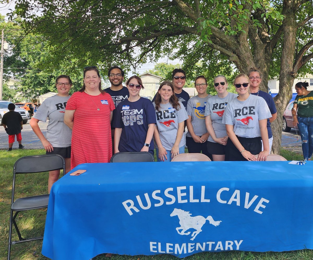 catron_amber's tweet photo. Back to school rally this morning and baseball this afternoon! Perfect way to spend the day! https://t.co/mW16VjJRuf