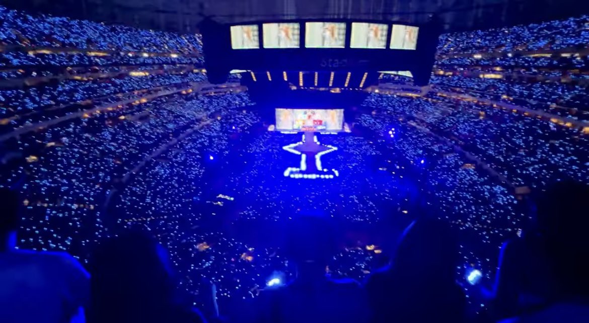 midnightstrack2's tweet photo. the bracelet upgrade at the eras tour is truly the best thing ever https://t.co/Nqx90RBB2Z