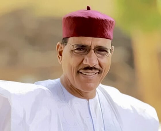 Le Pdt Mohamed Bazoum incarne désormais la résistance à la force et la violence anarchiste qui sévit en Afrique de l’Ouest. Il doit triompher de ce coup d’Etat de trop pour poursuivre la tâche que le Peuple du Niger lui a confiée et raviver l’idéal républicain dans notre région.