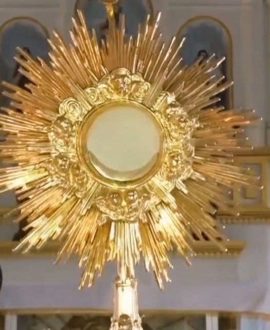 Israhel07's tweet photo. Alabado sea el Santísimo Sacramento del Altar https://t.co/SBL9CGWV9j