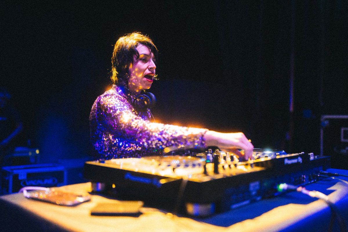 Ata aquí o #LoroFacu2023 🦜💥 Grazas por vir gozala con nós! Esperamos que levedes a boa enerxía toda. Vémonos na seguinte!

📸 <a href="/AIGIBOGA/">AIGIBOGA</a> 
🫱🏻‍🫲🏼 <a href="/VibraMahou/">Vibra Mahou</a>  <a href="/DACCultura/">Cultura Depu. Coruña</a> 
🦜 #LoroFacu2023