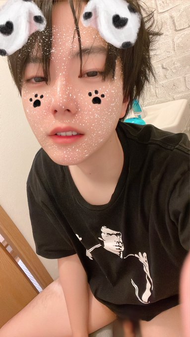 絶賛二日酔いで辛すぎるなりーーー ばりばり加工してるから顔出ししても垢バレしない！はず！！大丈夫だよね！？ バレたら人生終わるって思うと興奮しちゃうね。はい、勃起ちました！ ハァ...インスタ始めよかな<a href="/tag/%E8%A3%8F%E5%9E%A2%E7%94%B7%E5%AD%90"class="tags"><span>#裏垢男子</span></a><a href="/tag/%E8%87%AA%E6%92%AE%E3%82%8A%E7%95%8C%E9%9A%88"class="tags"><span>#自撮り界隈</span></a><a href="/tag/%E3%81%B5%E3%81%AB%E3%82%83%E3%81%B5%E3%81%AB%E3%82%83%E4%BB%AE%E6%80%A7%E5%8C%85%E8%8C%8E%E3%81%A1%E3%82%93%E3%81%BD%E3%81%93%E3%82%92%E6%8E%88%E3%81%8B%E3%82%8A%E3%81%97%E5%A4%89%E6%85%8B%E3%82%AA%E3%83%8A%E3%83%8B%E3%83%BC%E3%83%9E%E3%83%B3"class="tags"><span>#ふにゃふにゃ仮性包茎ちんぽこを授かりし変態オナニーマン</span></a>