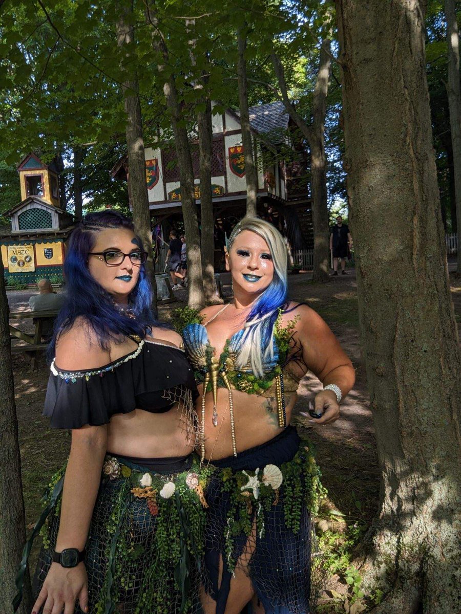 LessOfChickadee's tweet image. 