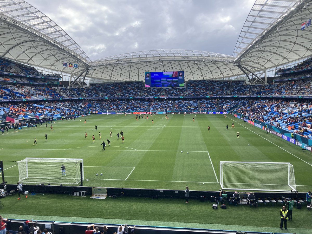 Great to see so many fans of Netherlands &amp; South Africa wearing their colours. Bit like being at a Tradies convention!!
#NEDRSA #FIFA23 #WWC2023