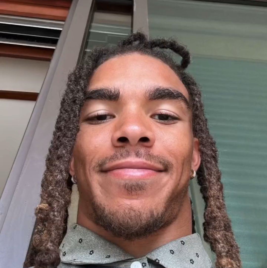 SwiftyNetwork's tweet photo. Wait, so they were broadcasting Packers family night and Jordan Love stunk so bad they cut to the news?

Is this real? 🤣🤣🤣🤣💀 https://t.co/aJ9ZjH6uDM