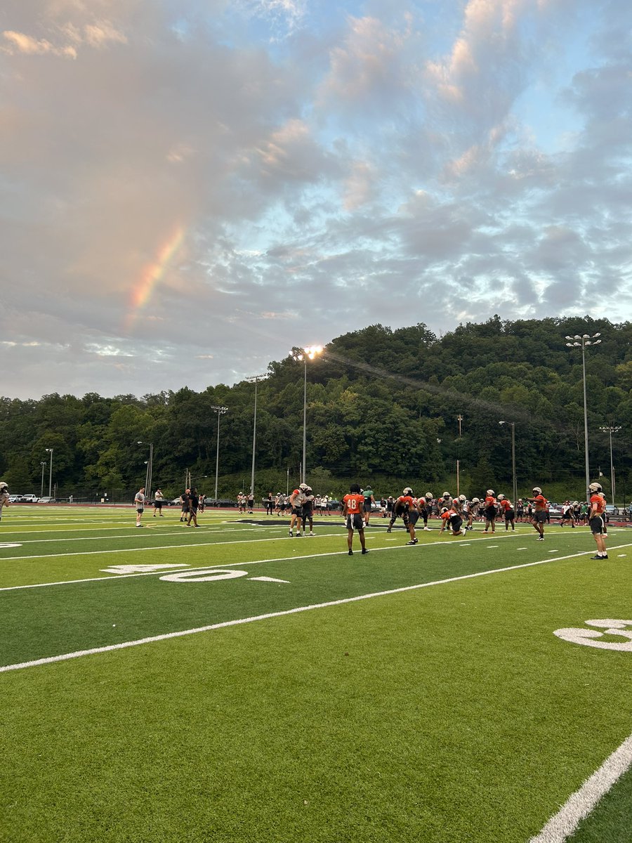 UPIKEFOOTBALL's tweet photo. Fall camp views 🏈🐻 https://t.co/SLKVCTUcIR