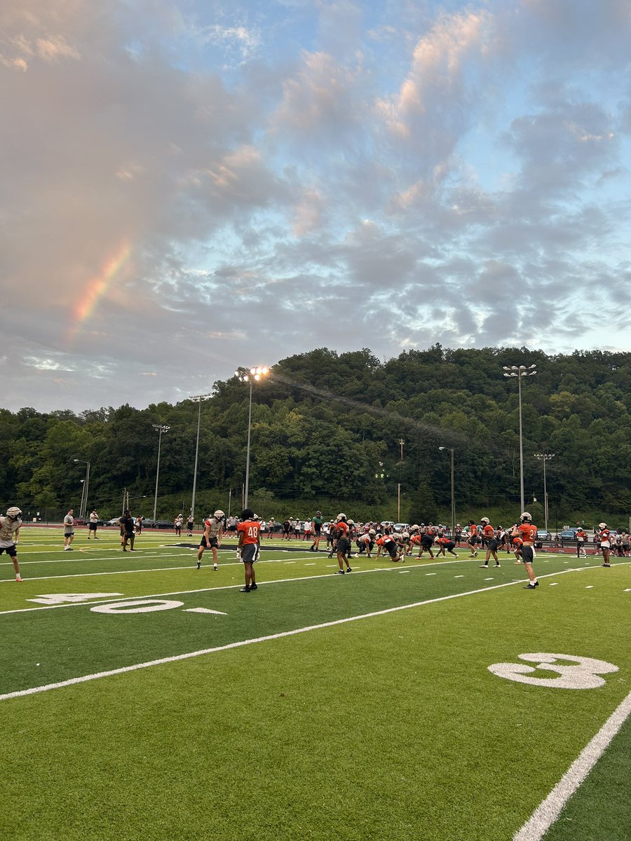 UPIKEFOOTBALL's tweet photo. Fall camp views 🏈🐻 https://t.co/SLKVCTUcIR