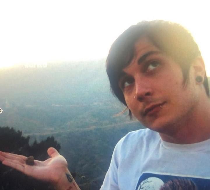 frankhourly's tweet image. 