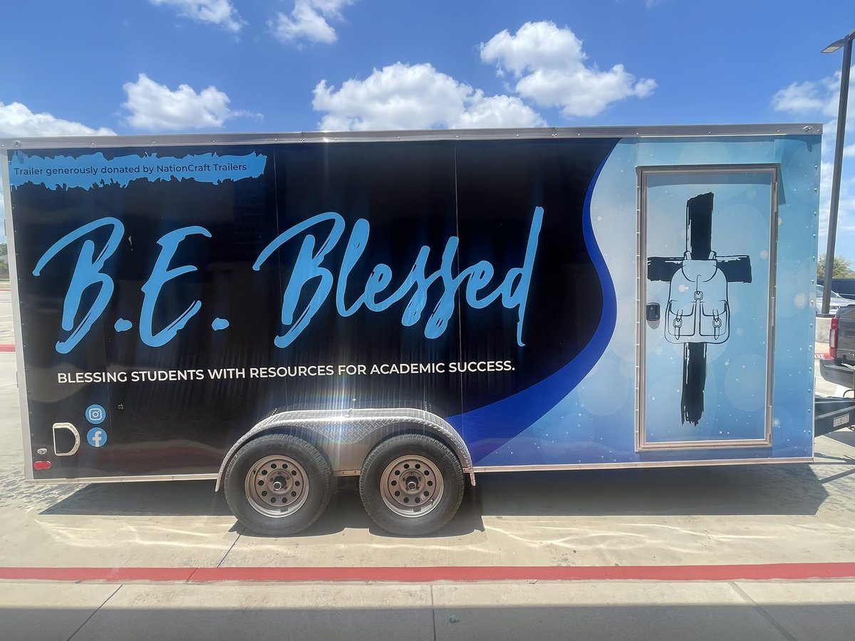 BradleyCISD's tweet photo. So honored to host BE Blessed backpack day and thankful for the donations! Our Bears will appreciate the stuffed backpacks and delicious snacks!!! BE Blessed will donate 1100 full backpacks to 14 CISD schools just in time for the first day! Thank you for your heart! 💙🐻💙 https://t.co/6KiHGDAGLE