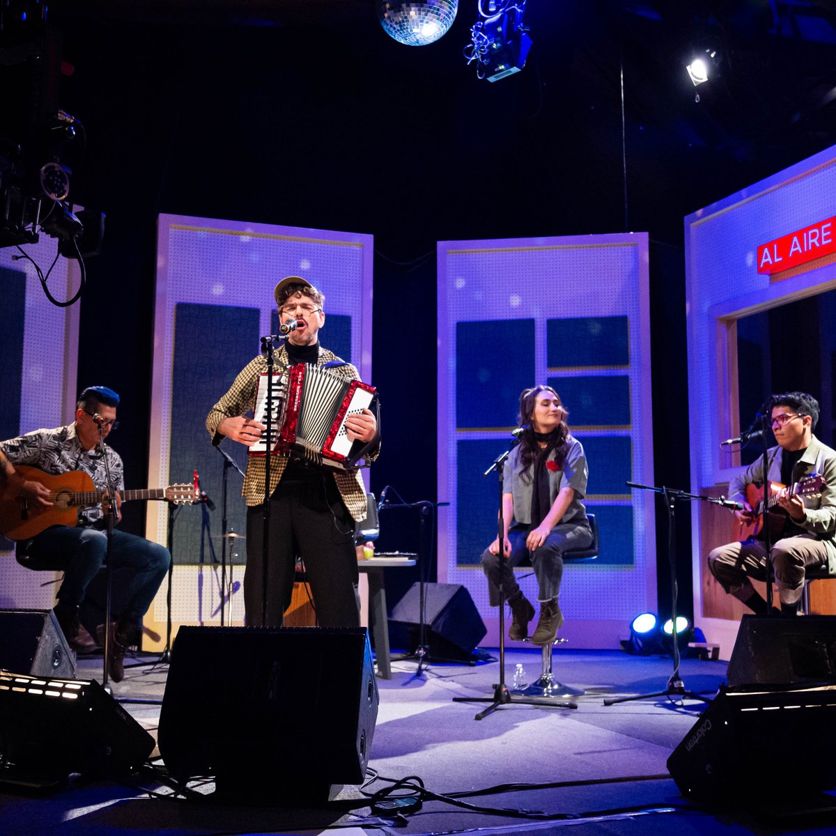 _torreblanca's tweet photo. 📸 Galería de nuestra participación en el programa @MeCansoGanso22 con @monocordio a través de @Canal22 ¡Muchas gracias por la invitación! 🪗🎙
Fotografías por: @miaularoja https://t.co/B3775WZnwv