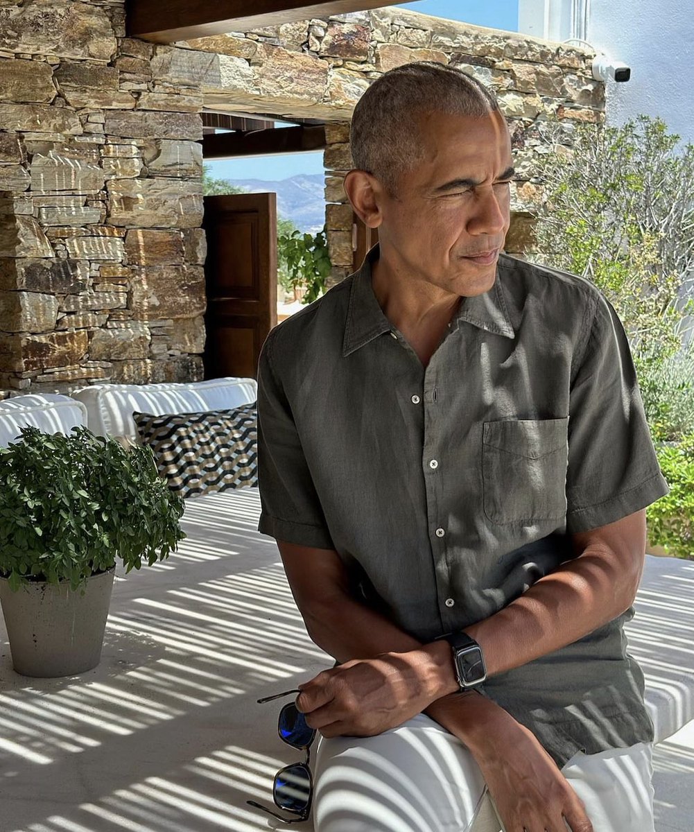 dom_lucre's tweet image. Michelle Obama posted a photo of President Obama mourning the recent passing of their chef during his birthday yesterday. Please keep the Obama family in your thoughts.