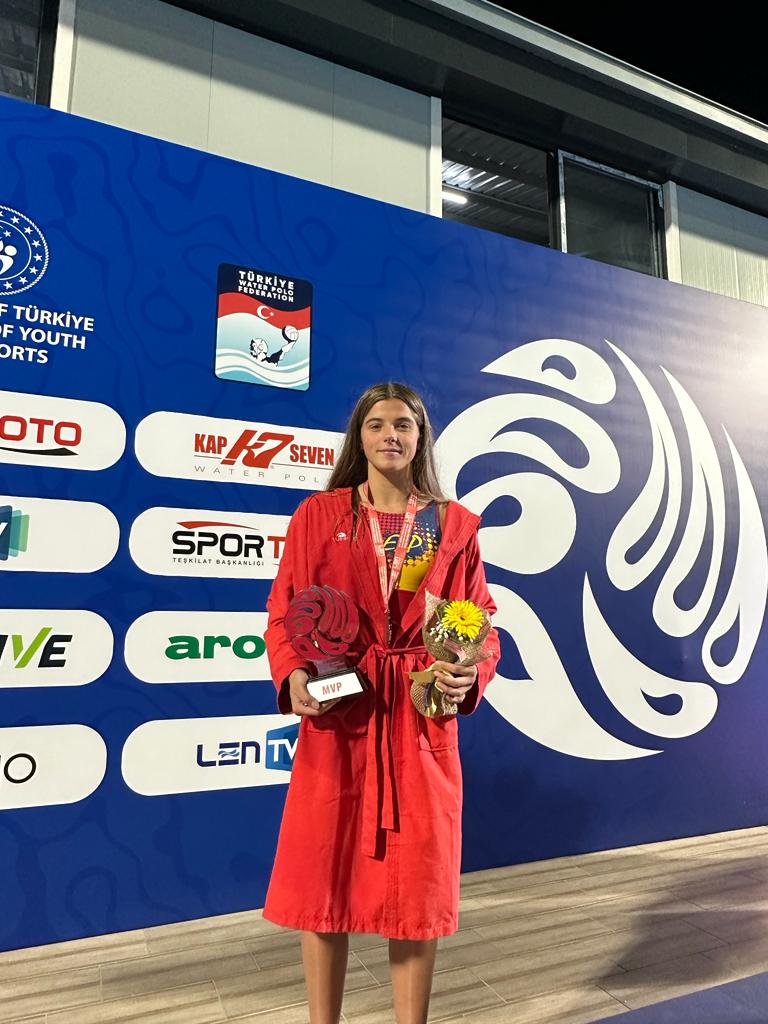 🥈Plata de España en la final del Europeo de MANISA.
👉Martina Clavería, MVP del campeonato.

Enorme éxito de nuestro waterpolo de base🤽🏼‍♀️
¡Enhorabuena!

Noticia:
rfen.es/ca/posts/news/…