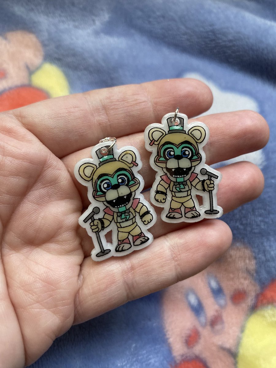 _SmashMallow_'s tweet photo. I know this is different than my usual content lol but I made these 🥹 for my daughters upcoming birthday. I hope she likes them 🎉 

#FNAF #freddyfazbear https://t.co/EWHus27mQo