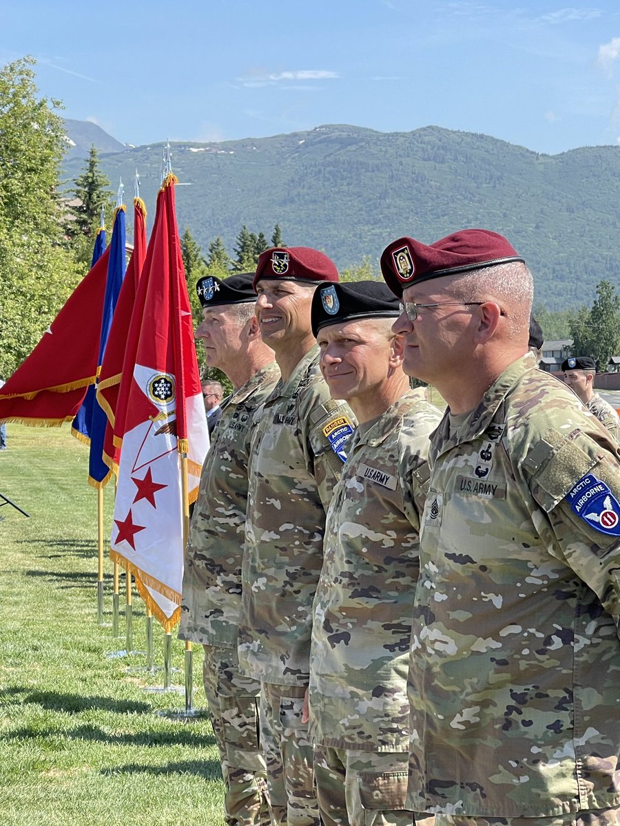 An unforgettable moment reactivating the @11thAirborneDiv w/ the CSA and SMA. Thank you Chief and SMA for your servant-leadership! God’s speed on your Change of Mission.
#WinningMatters
#PeopleFirst
#FitCohesiveTeams
#DignityAndRespect
#ReadyToFightTonight