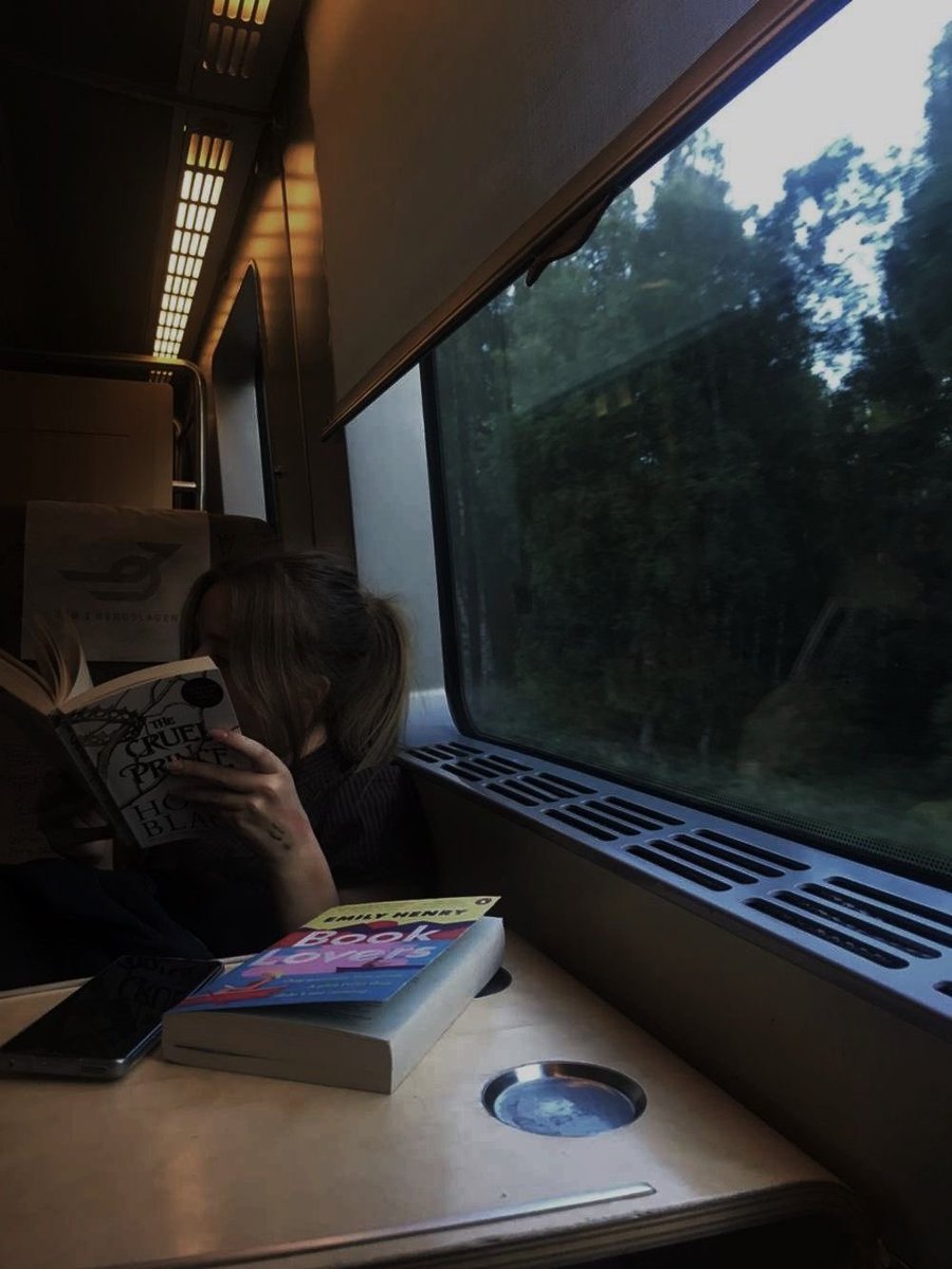 Hey I am Ava. I am new on booktwt

Love romance, fantacy, philosophy and many more. 

My favorites are grisha verse and the Six of Crows duology (If I could choose from my long list of reads) 

Would love to find moots with the same hobbies, please rt/follow to be friends <3