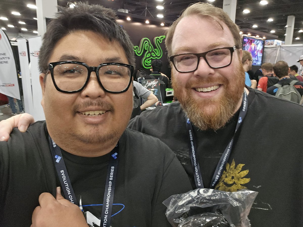 0SkyKorean's tweet photo. @JesseCox It was awesome to meet you at evo! Been a long time fan! https://t.co/gSRegMOzWP
