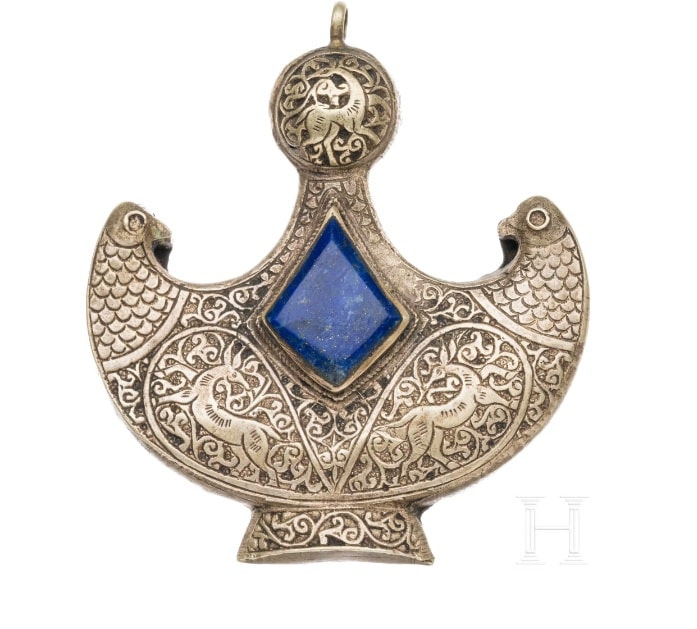 Silver pendant with a lapis lazuli mount, Seljuk Empire, 12th-13th century
from Hermann Historica
#seljuk #seljukempire #silver #silverjewelry #lazuli #lapis #hermannhistorica