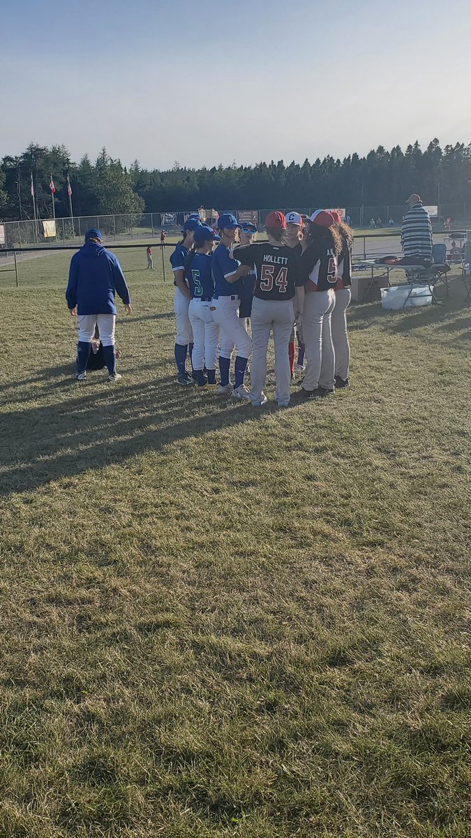 LindaPicco's tweet photo. A few @caps14uaa and the @PMBPhantoms 14UAA hanging out before a big game against each other at the Heather Healey Invitational.  Friends on and off the field #BNLDay23 https://t.co/OKSJISj9uH