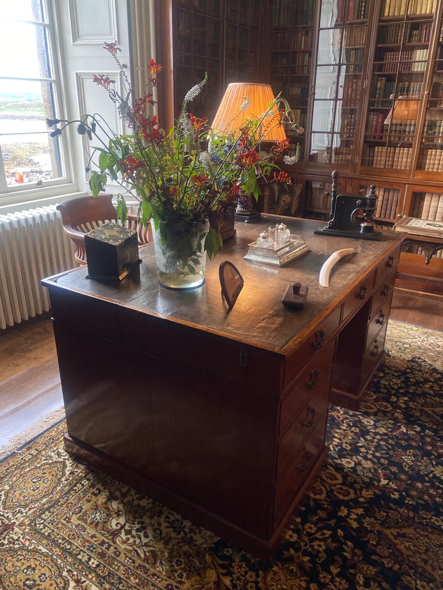 S_Atkinson01's tweet photo. Great visit to Dunvegan Castle on the Isle of Sky the other day, surrounded by some splendid antiques. 

So fortunate and Blessed to work in this fascinating industry.

#antiques #furniture #interiors #interiordesign #Victorian #Georgian #castle #Scotland https://t.co/Bhni3FSAKD