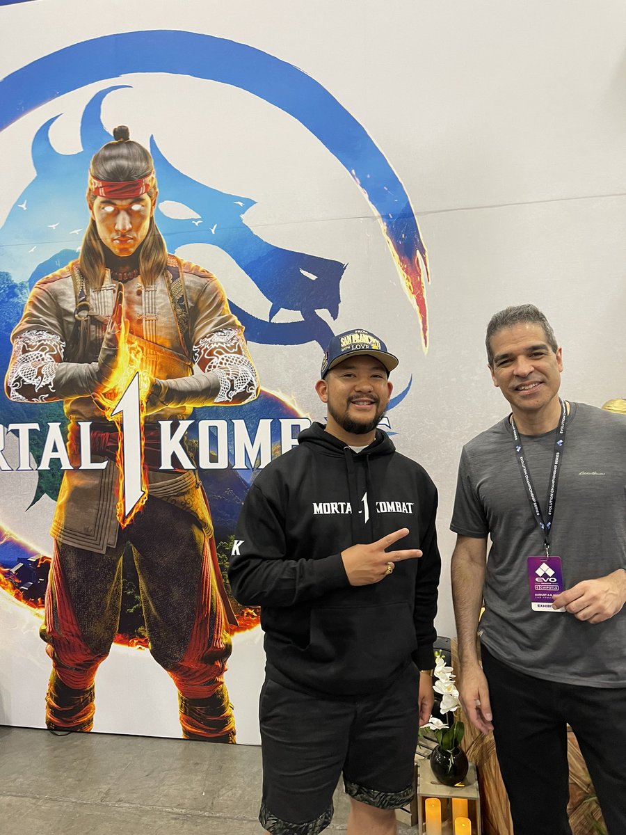 DVRRENSF's tweet photo. Telling @noobde how mind blown I was as a kid to unlock Human Smoke in MK II for the first time on the Sega Genesis.  😂 Truly honored to meet him! 💯 https://t.co/Mp0HAmKcg6