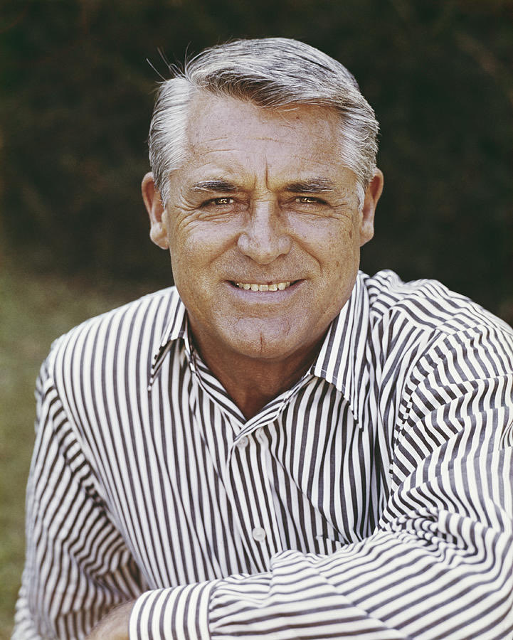 BristolDebonair's tweet photo. Cary Grant
- Parody/Role Play
- Multi Era
- Total Banter &amp; Serious
- Fake Life
- 10+ years on RP
- Ships with Chemistry
- Well versed in his history, colleagues, and Old Hollywood in general. https://t.co/Yl8fMvLkNO