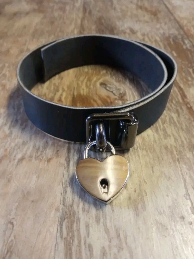 Who wants to get collared by me for a long time,all is life, been under my supremacy get loved rewarded and dominated....
