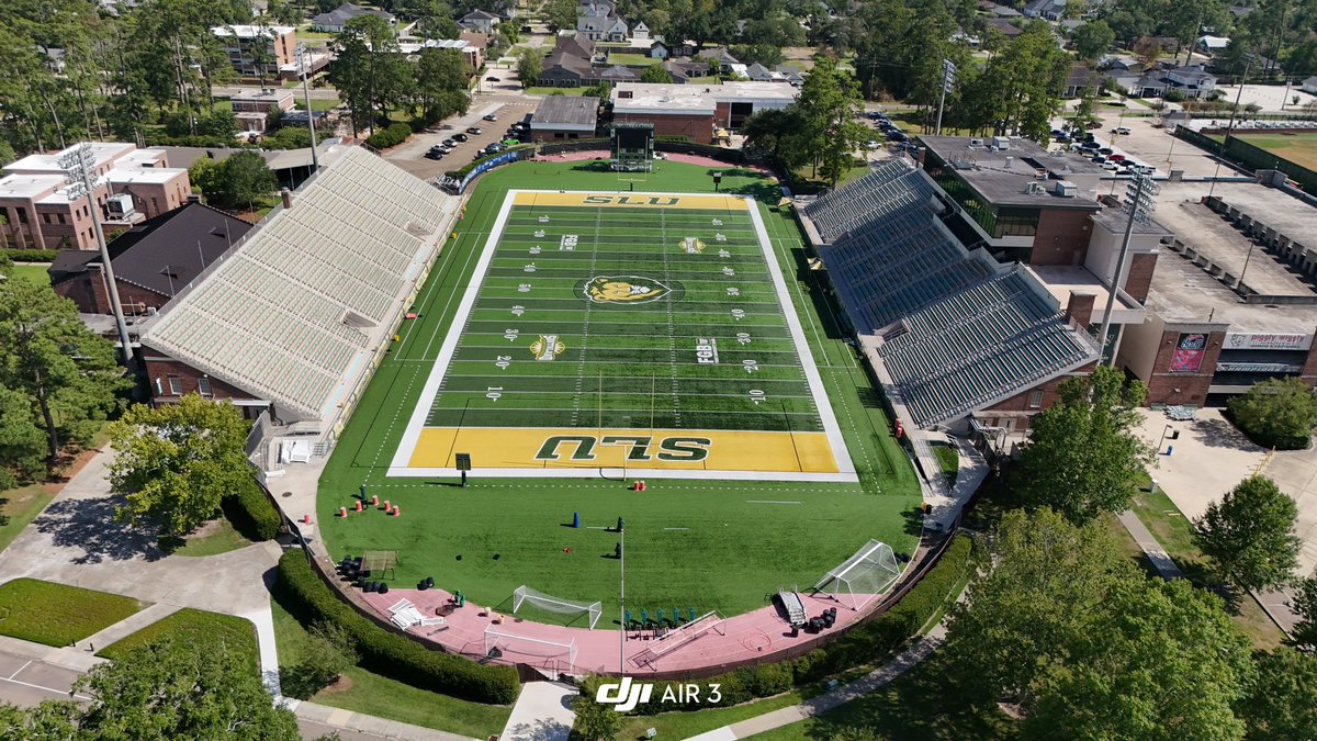 flyer_johnnie's tweet photo. Lion Up Time https://t.co/AnWpiKecnO
