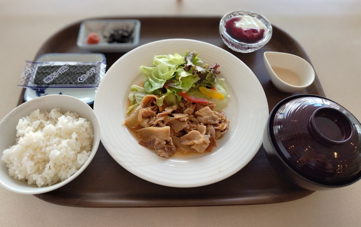 HarbourYokosuka's tweet photo. 当館の朝食が少しだけリニューアルしました。
まず、案内の書式が刷新されて読みやすくなりました！（非常に重要な点）
冗談でもなく分かりやすいのは実際大事。古事記にも書いてある。
そして今まで卵料理だけだったメイン料理に、生姜焼きが増えました。数量限定ですが、ご機会あればお試し下さい。 https://t.co/8ENCvELapW