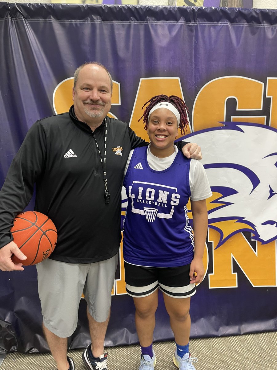 sydneywhitemit4's tweet photo. Had a great time at the @saguwbb camp today thank you @coach_sons for the wonderful experience https://t.co/JuOoidBX7p