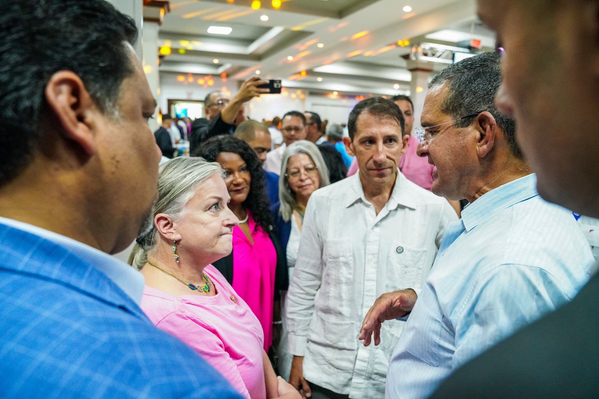 GovPierluisi's tweet photo. Bienvenido a nuestra Isla, @matthewtuerk, alcalde de Allentown, Pennsylvania y amigo de Puerto Rico. Gracias por acompañarnos en el #PRMayorsSummit y colaborar con nuestros ejecutivos municipales.
Gracias también a la @RepSusanWild por su apoyo a nuestra gente y a la igualdad para los puertorriqueños y puertorriqueñas con su endoso al proyecto de estatus de Puerto Rico, H.R. 2757.