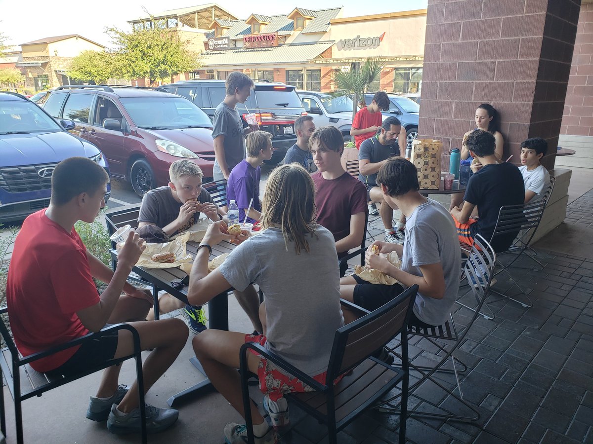 WFBlackHawks_XC's tweet photo. This morning, the team went for a run on the QC wash trail, then went out for a team breakfast, followed by team day at the Queen Creek Running Co to get fitted for shoes this season. Thanks @qcrunco for the hospitality! https://t.co/YJoyEMj7tD
