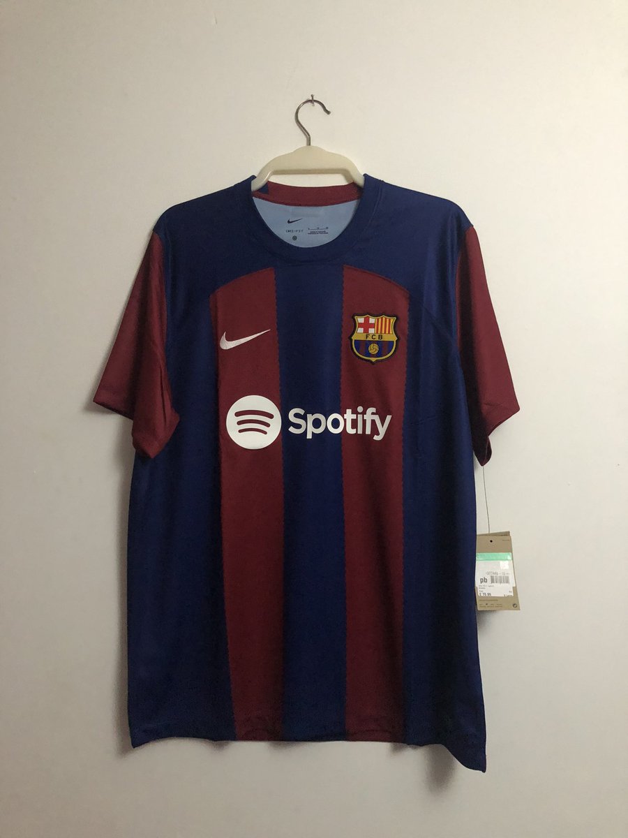 Giveaway time! Barcelona 23/24 Home shirt, size XL.

BNWT!

Upon the winners request I would be happy to giveaway £40 credit towards their next purchase instead should they not be XL.

Simply Follow on here and instagram (<a href="/ollysshirts/">Olly 🐸</a>) and RT! Winner drawn Tuesday!