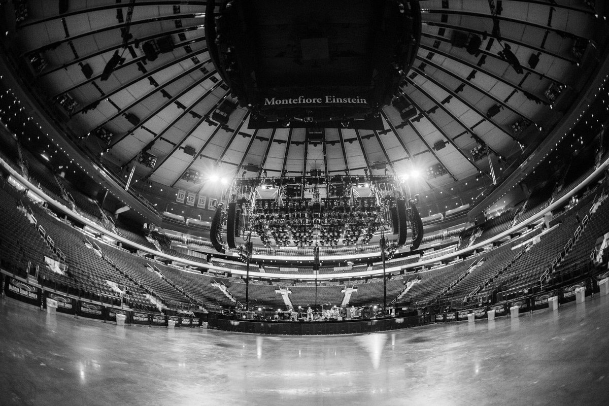 Phish_FTR's tweet photo. Final Soundcheck at The Garden. Night 7 begins shortly 📸 Rene Huemer https://t.co/rpZFpmcZQr
