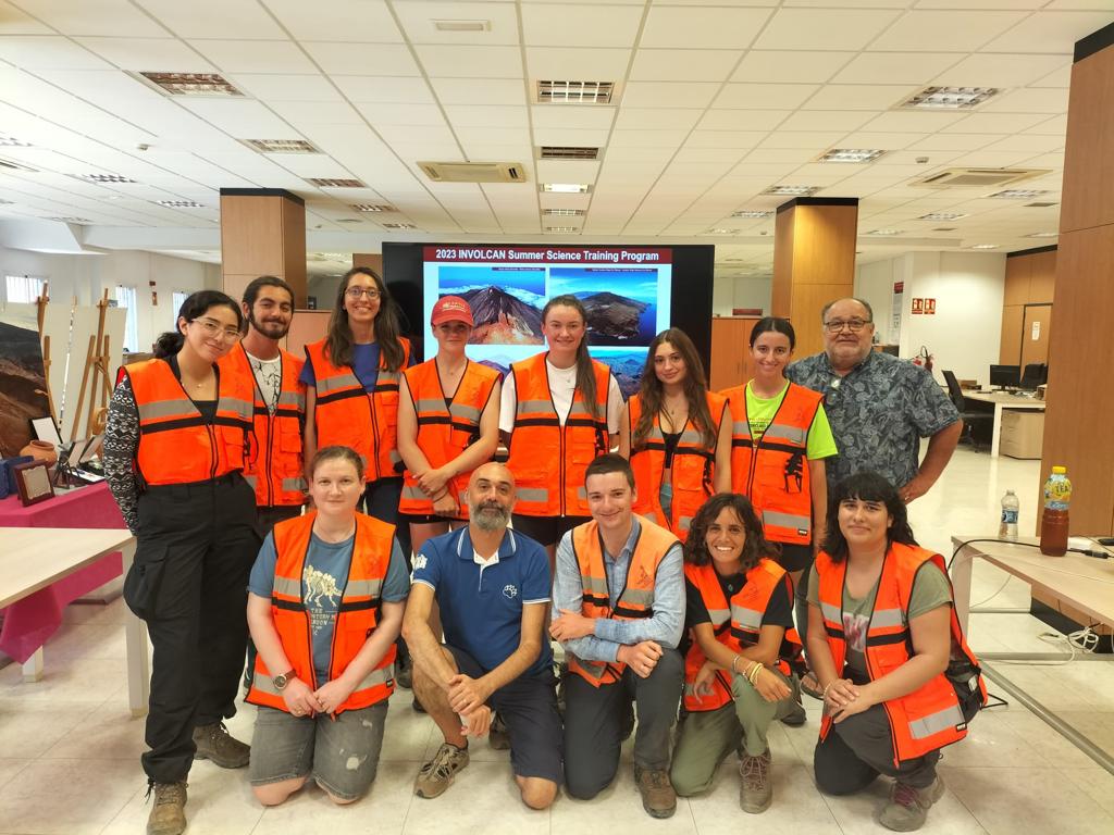 involcan's tweet photo. Welcome to the 3rd Period of the 2023 INVOLCAN Summer Sciente Training Program: ANGEL (Spain), ANNA (Spain), CLAUDIA (Spain), IDA (Italy), ILEANA (Italy), ISABELLA (Mexico), KENDRA (Ireland), LÉA (France), LOUIS-ALEXANDRE (France) MAISIE (UK), NATASHA (UK) and SIOBHAN (UK) https://t.co/s3wbftrlHG
