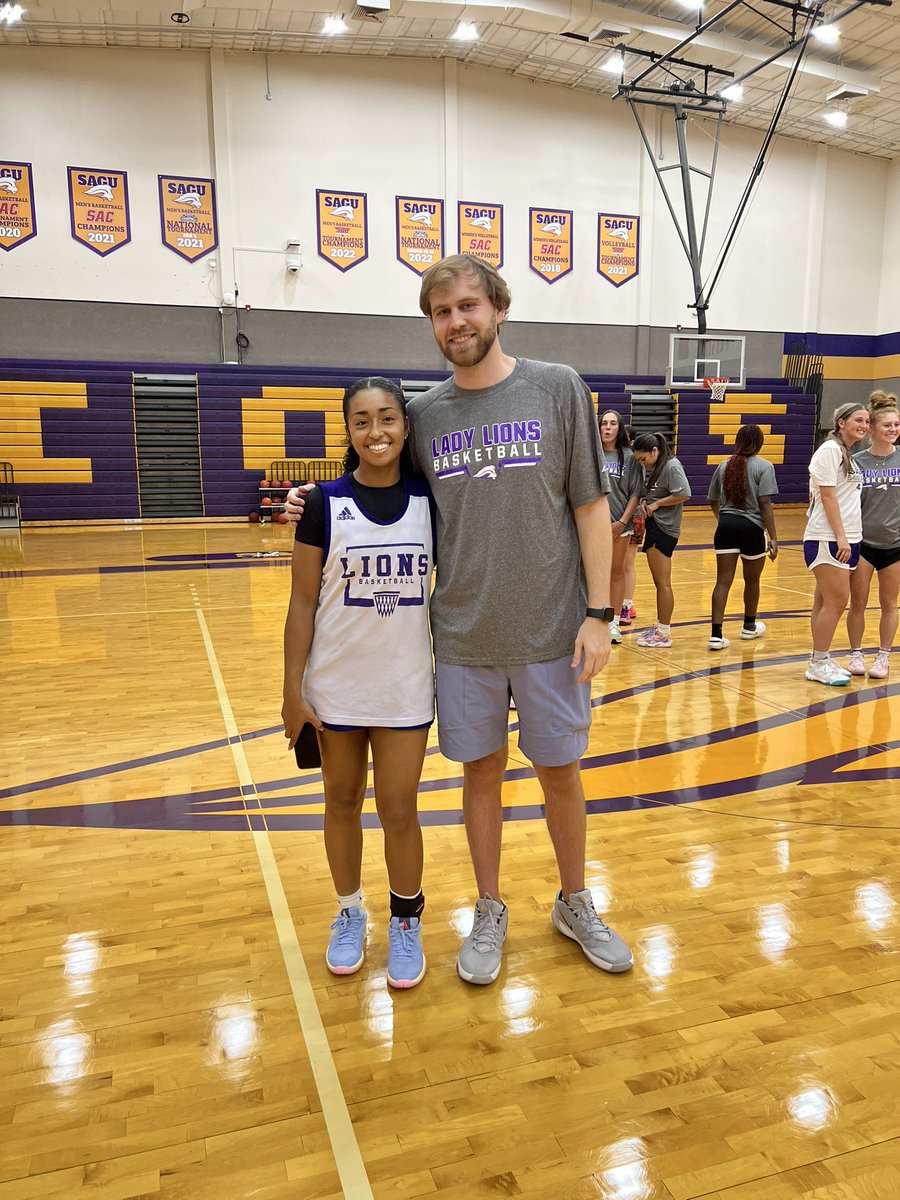 amara5edozie_'s tweet photo. Had an amazing time today at the SAGU wbb camp! Thank you @CoachJKite for inviting me and thank you @saguwbb I learned a lot and had a great time! https://t.co/VKLRO9FQbj