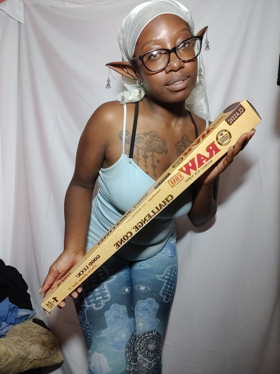 BabyBrownAngel1's tweet photo. I can't wait to put this business idea into rotation. I gonna pack a 2 foot RAW cone and sell my business at parties. It'll be a couple dollars if you wanna hit it. I might give you a little lap dance, or we can just talk about IT. https://t.co/d4LwEv2TSe