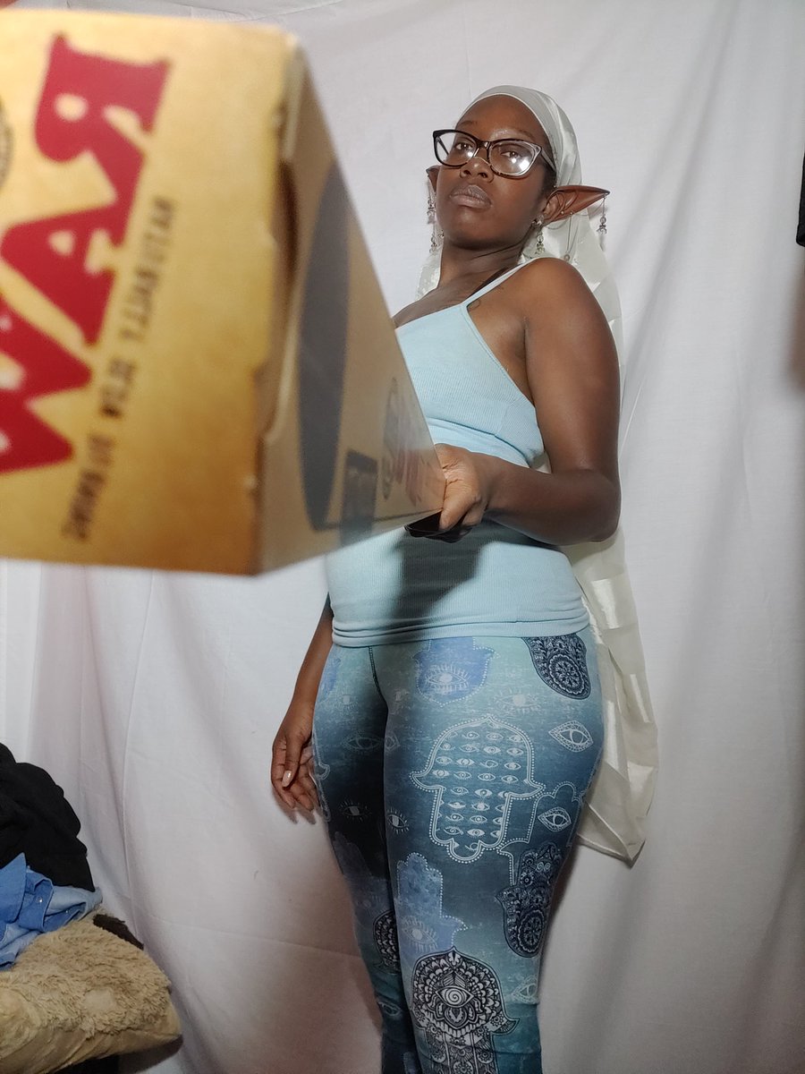 BabyBrownAngel1's tweet photo. I can't wait to put this business idea into rotation. I gonna pack a 2 foot RAW cone and sell my business at parties. It'll be a couple dollars if you wanna hit it. I might give you a little lap dance, or we can just talk about IT. https://t.co/d4LwEv2TSe