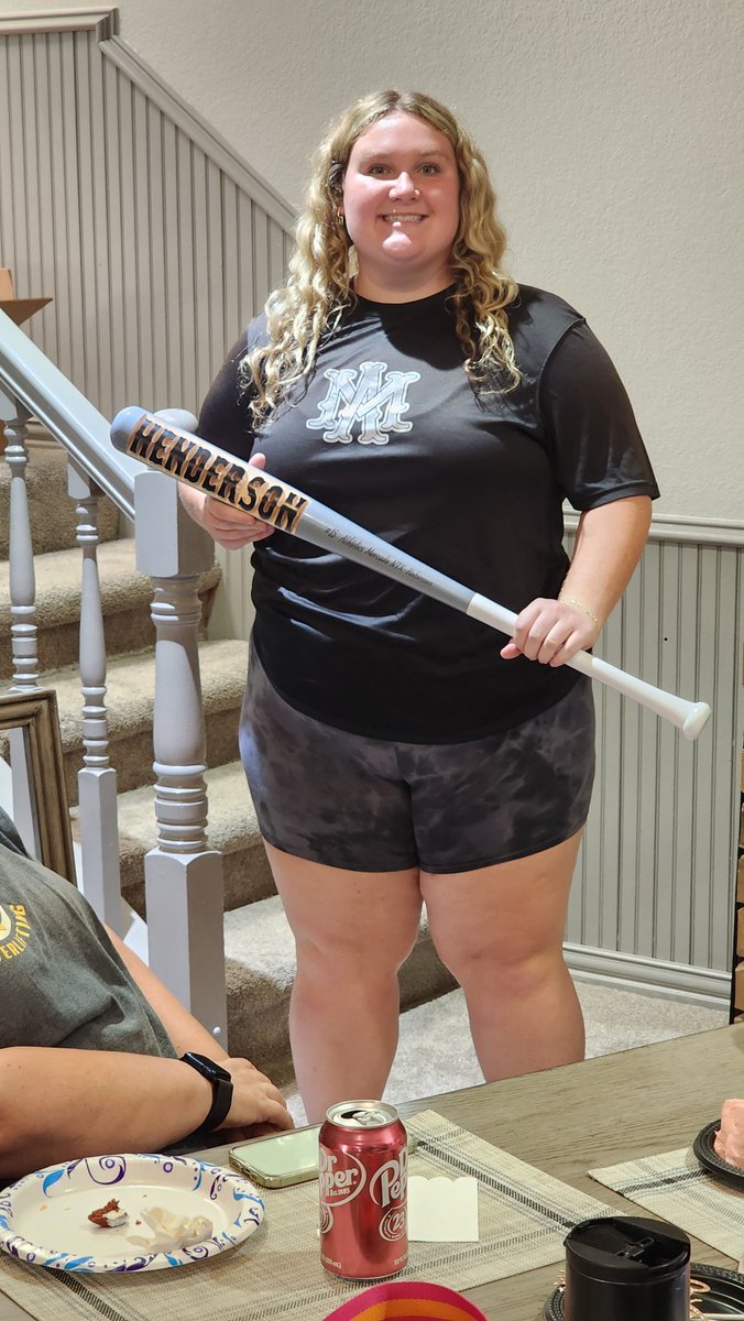AMNTX18u's tweet photo. Senior send-off @hendeaudra #DearSoftball https://t.co/ZJAN2cvHSX