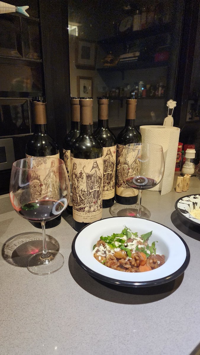 TioccoB's tweet photo. Tranqui los vinitos de aquella noche! #malbecargentino @alevigilmalbec https://t.co/7M3hwAZ5Mu