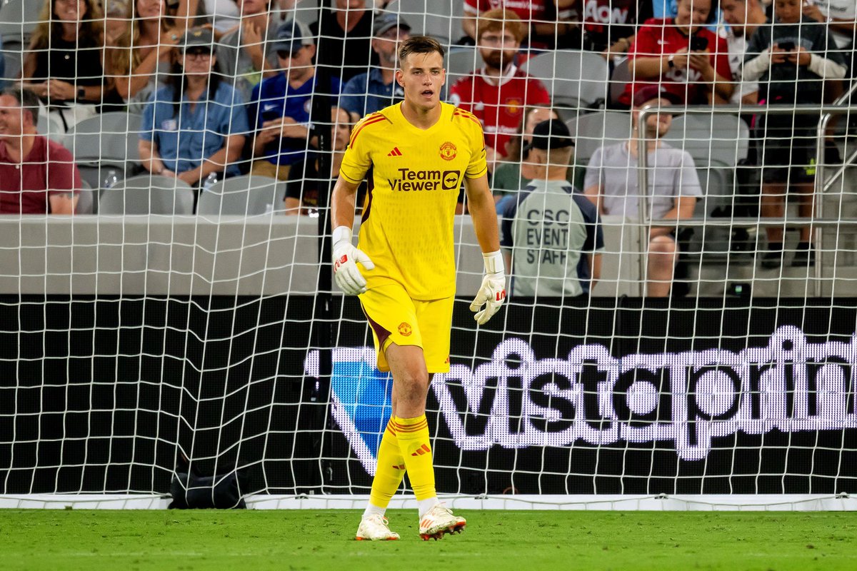 🚨 #MUFC are ready to send Radek Vitek on loan. Accrington Stanley are leading the race for him, although they might not be able to offer him a guaranteed starting position. [<a href="/reluctantnicko/">Alan Nixon</a>]