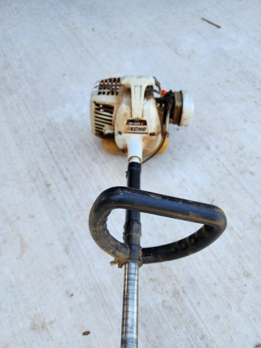 JoeMcElroy1's tweet photo. After over 20 years of dependable service, my echo weedeater has breathed its last. I have bragged to many people for many years how long it lasted, hope the next one works as well. #EchoUSA https://t.co/sDWcuprE5Z