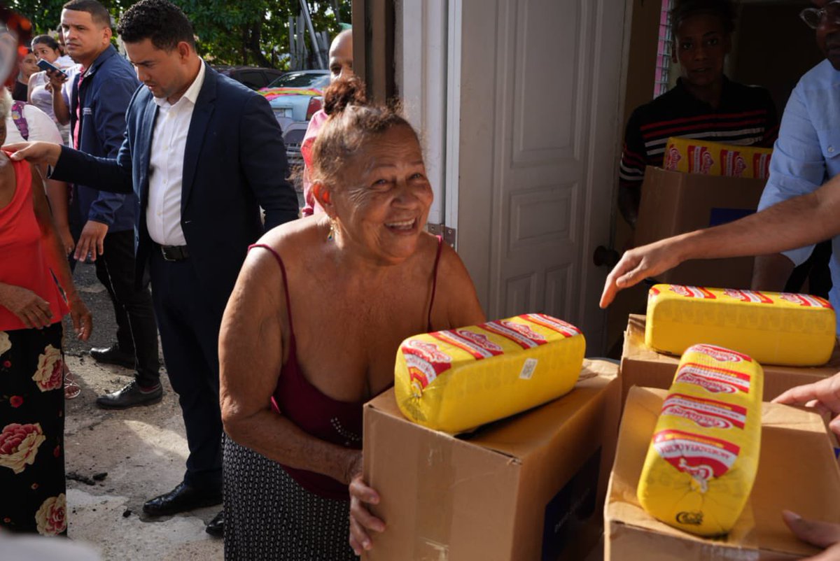 DavidColladoM's tweet photo. Durante años voy a los barrios de mi querida capital, a entregar ayuda sociales provenientes del sector privado, para ayudar a los más necesitados, hoy en
Cristo Rey. https://t.co/foKwScmgtq