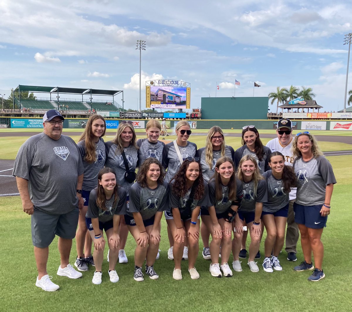 Manateeschools's tweet photo. The reigning Class 5A State Champion Softball team from Parrish Community High helped celebrate Back-to-School Night with the Bradenton Marauders at LECOM Park Saturday.
#ManateeSchoolsGoodNews https://t.co/ngqjLyRgpQ