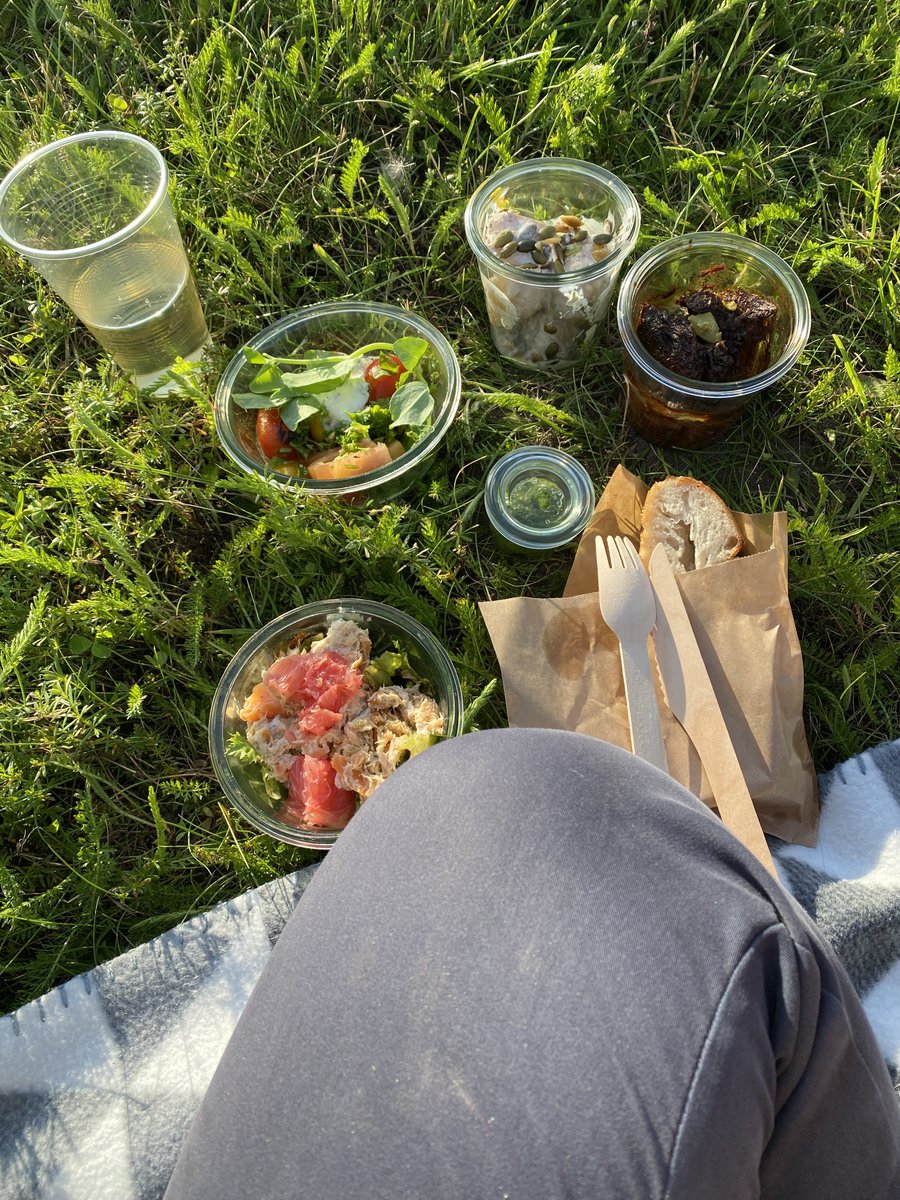 missmunter's tweet photo. Vejrguderne holdt hånden over premieren på #askepot i #operahedeland her til aften. Fra picnic i det grønne til den flotte finale. #twopera #vestegnensdyrehave #hedeland #mitroskilde #underåbenhimmel https://t.co/YmDMkb521y