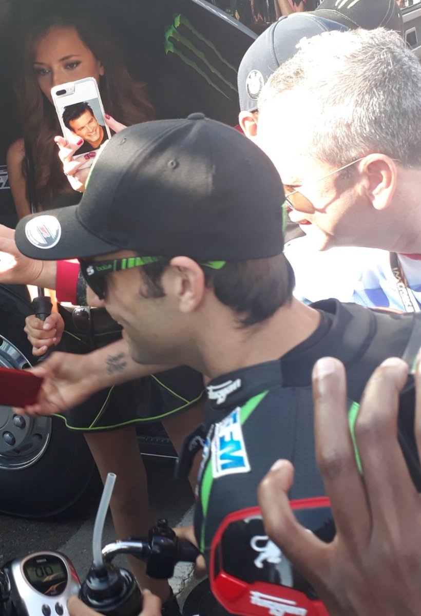 Caliente Motogp. D fuente confiable. Honda le ofrece a Johan Zarco el trabajo d piloto d pruebas para llevar adelante el desarrollo d su moto a partir d la próxima temporada. El frances pidió tiempo e informó a Ducati d la situación. Si esto pasa tendremos una cantidad d cambios.