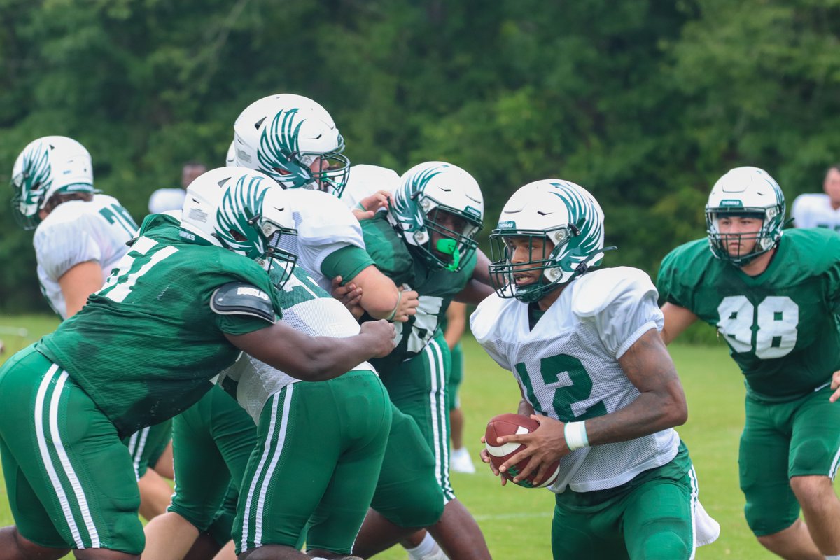 Saturday scenes🤝.

#SOOOAAR // #NightHawksFootball
